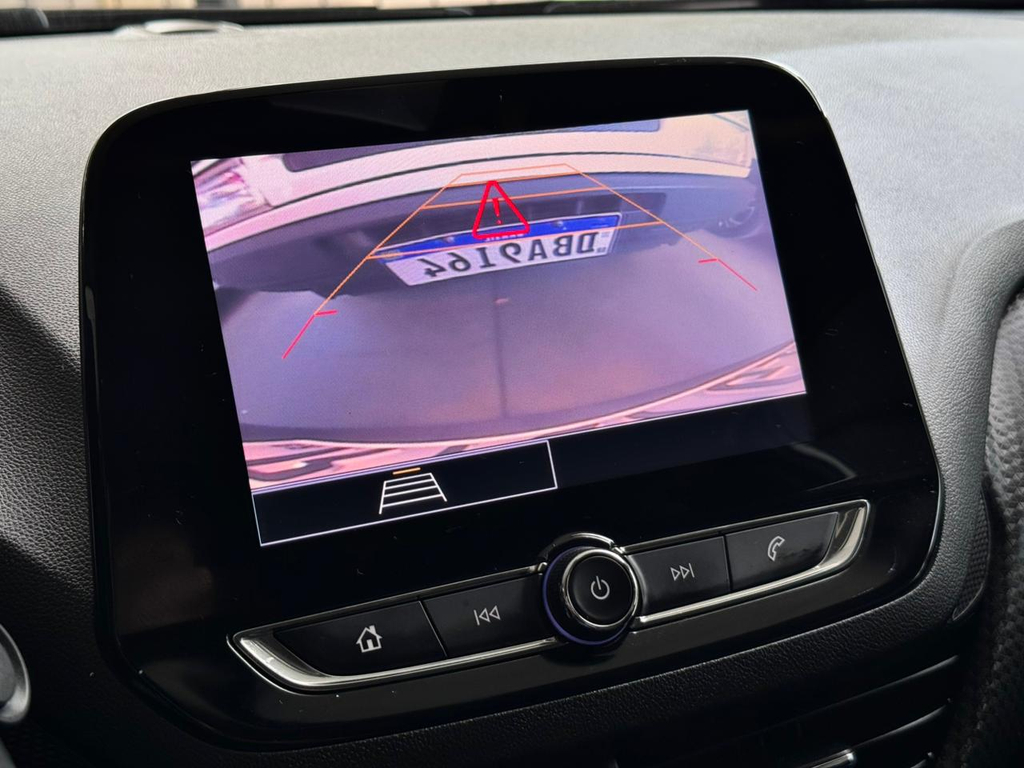 Chevrolet Onix Sedan Prata