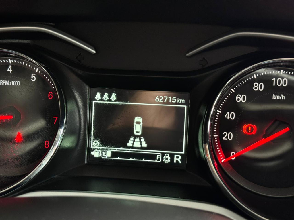 Chevrolet Onix Sedan Prata