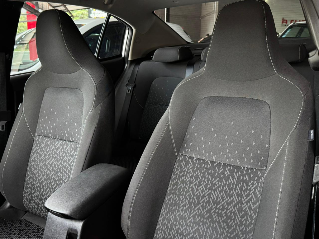 Chevrolet Onix Sedan Prata