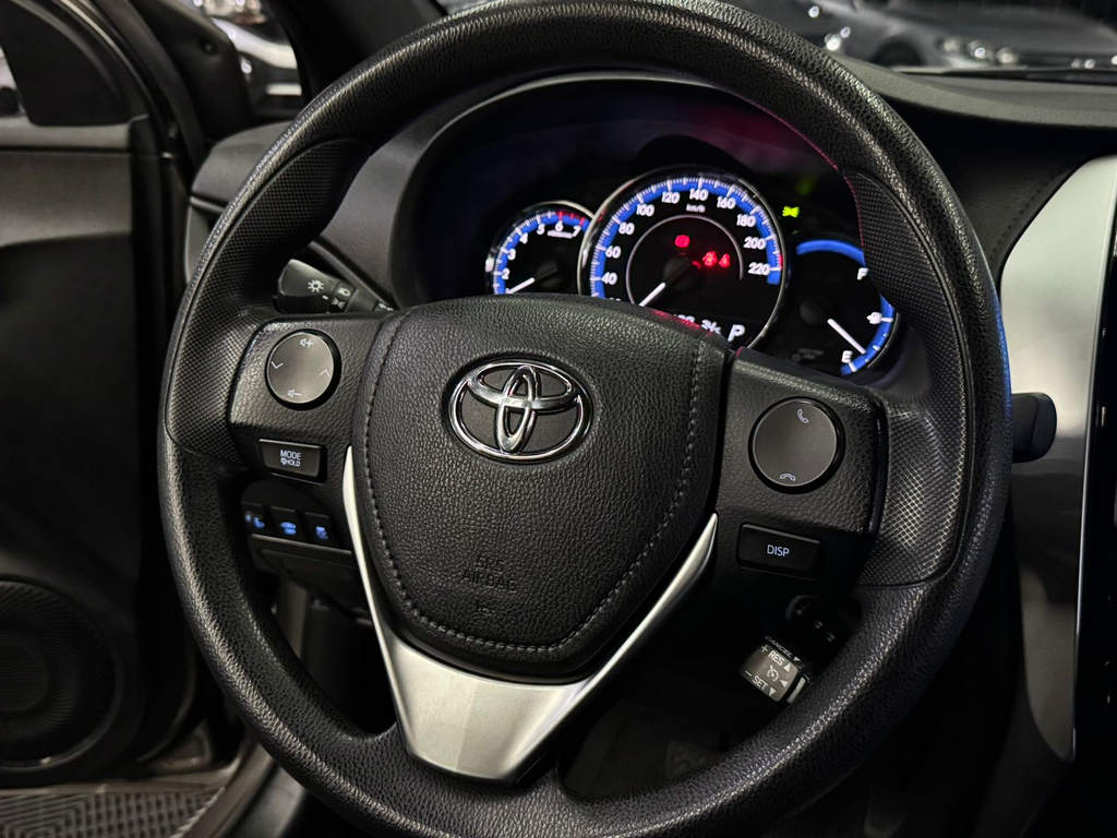 Toyota Yaris Hatch Cinza
