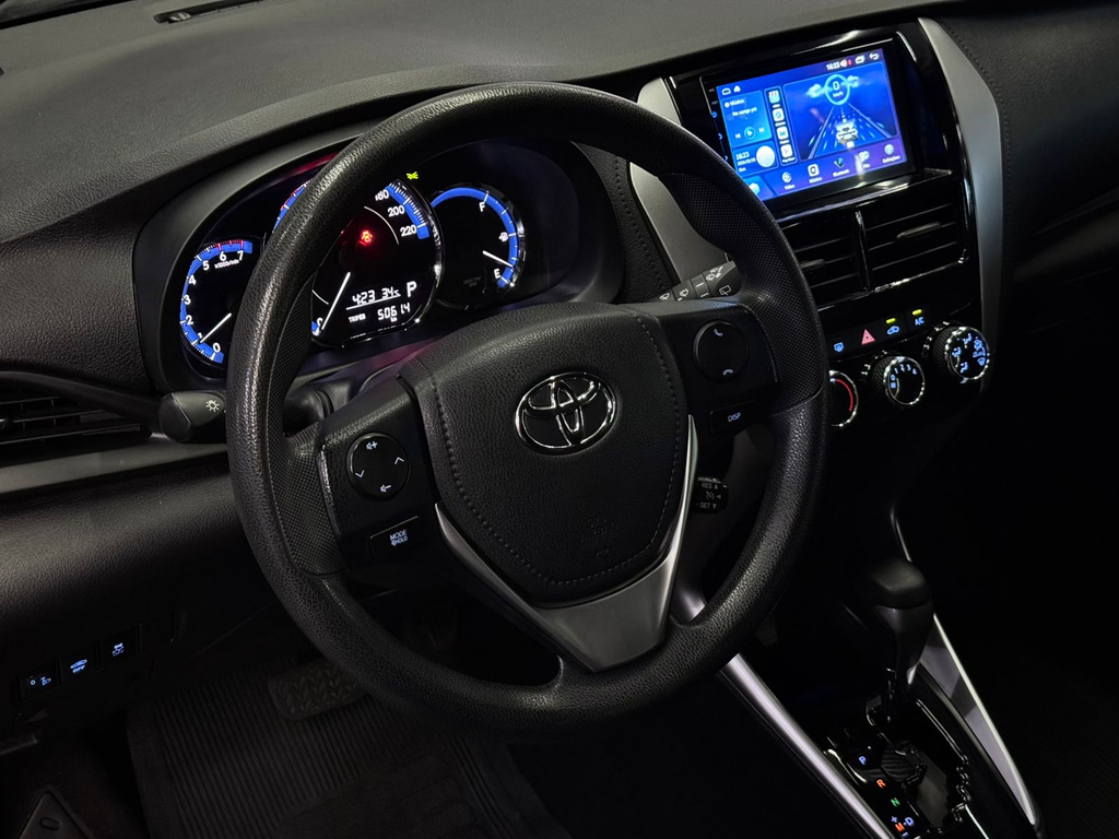 Toyota Yaris Hatch Cinza