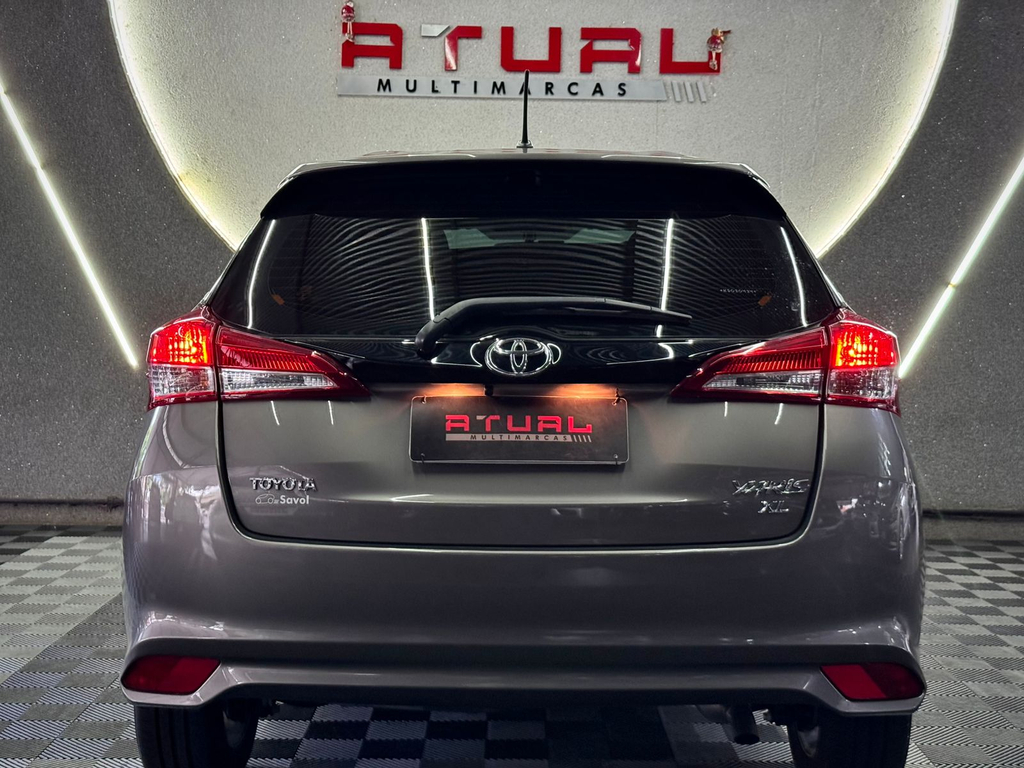 Toyota Yaris Hatch Cinza