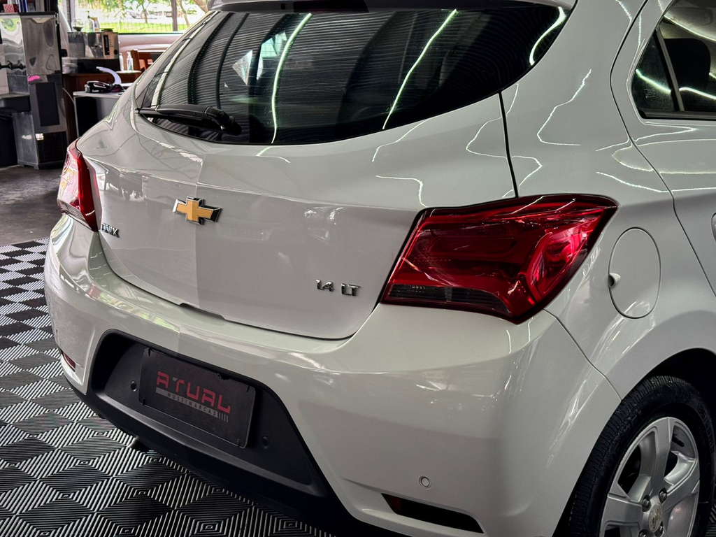 Chevrolet Onix Branco