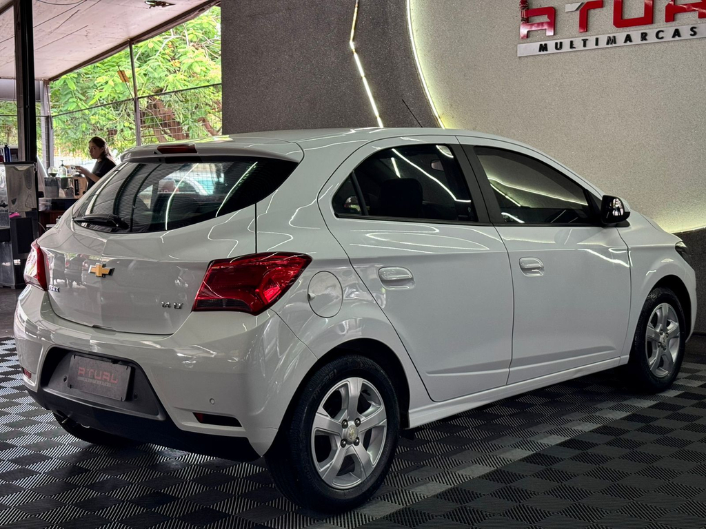 Chevrolet Onix Branco