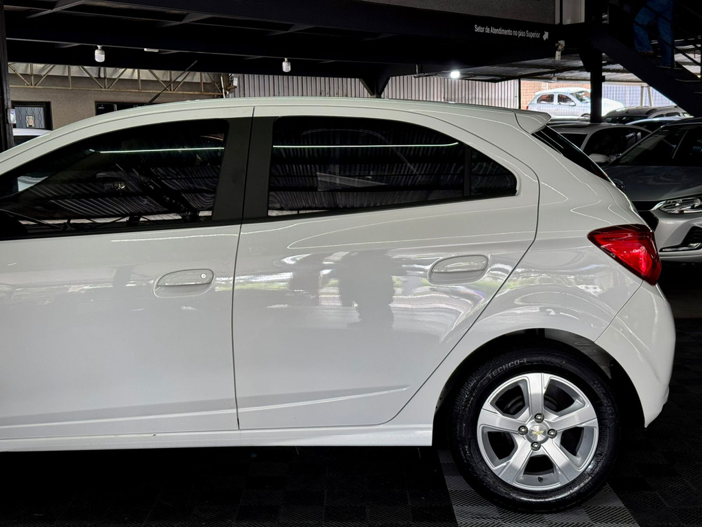 Chevrolet Onix Branco