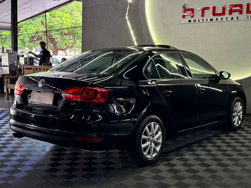 Volkswagen Jetta Preto
