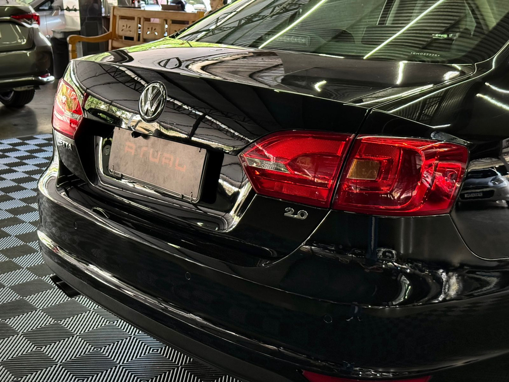 Volkswagen Jetta Preto