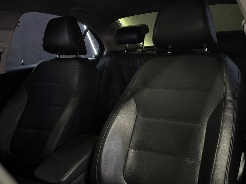 Volkswagen Jetta Preto