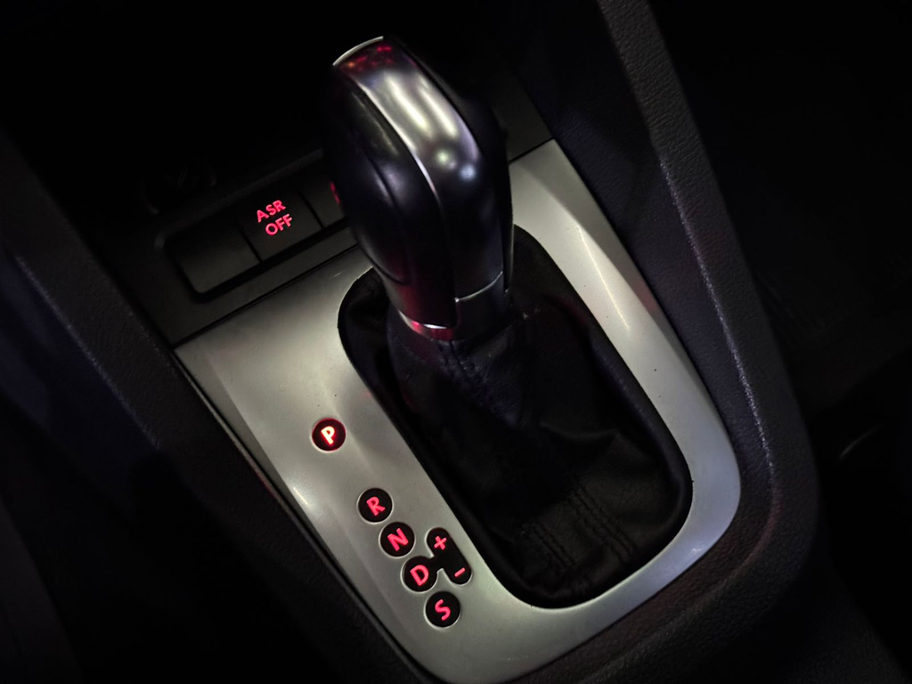 Volkswagen Jetta Preto