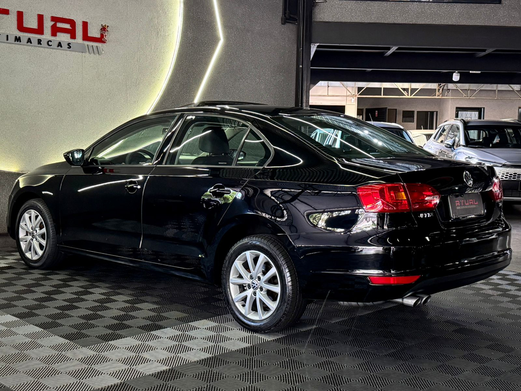 Volkswagen Jetta Preto