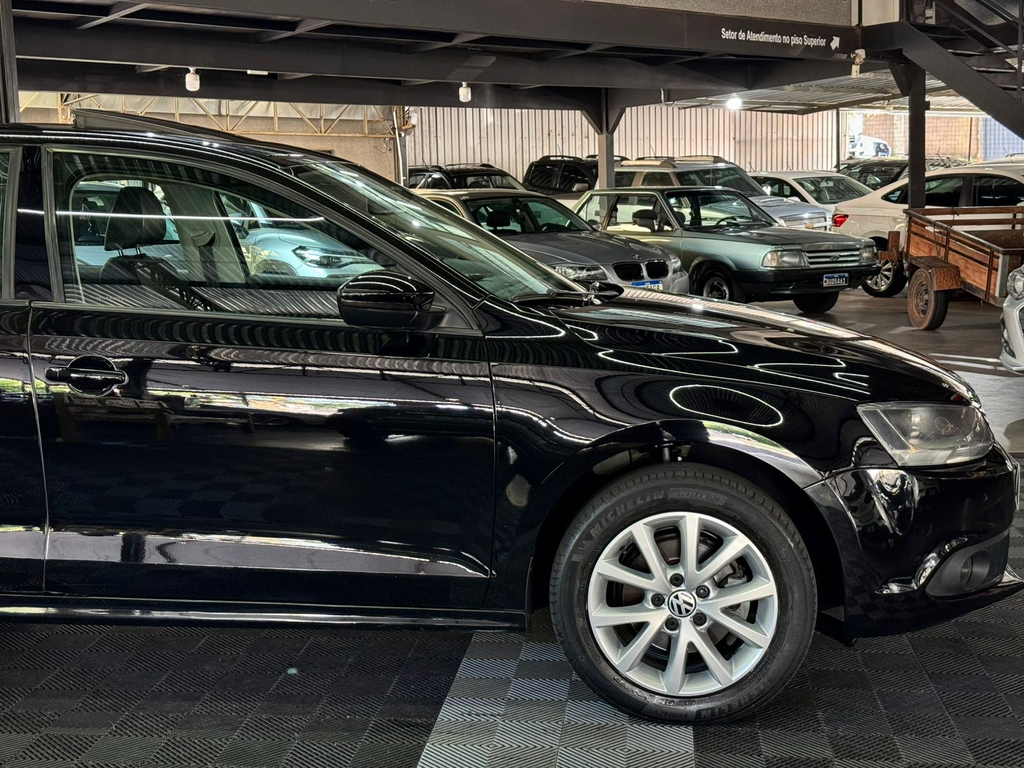 Volkswagen Jetta Preto