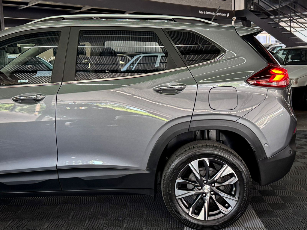 Chevrolet Tracker Cinza