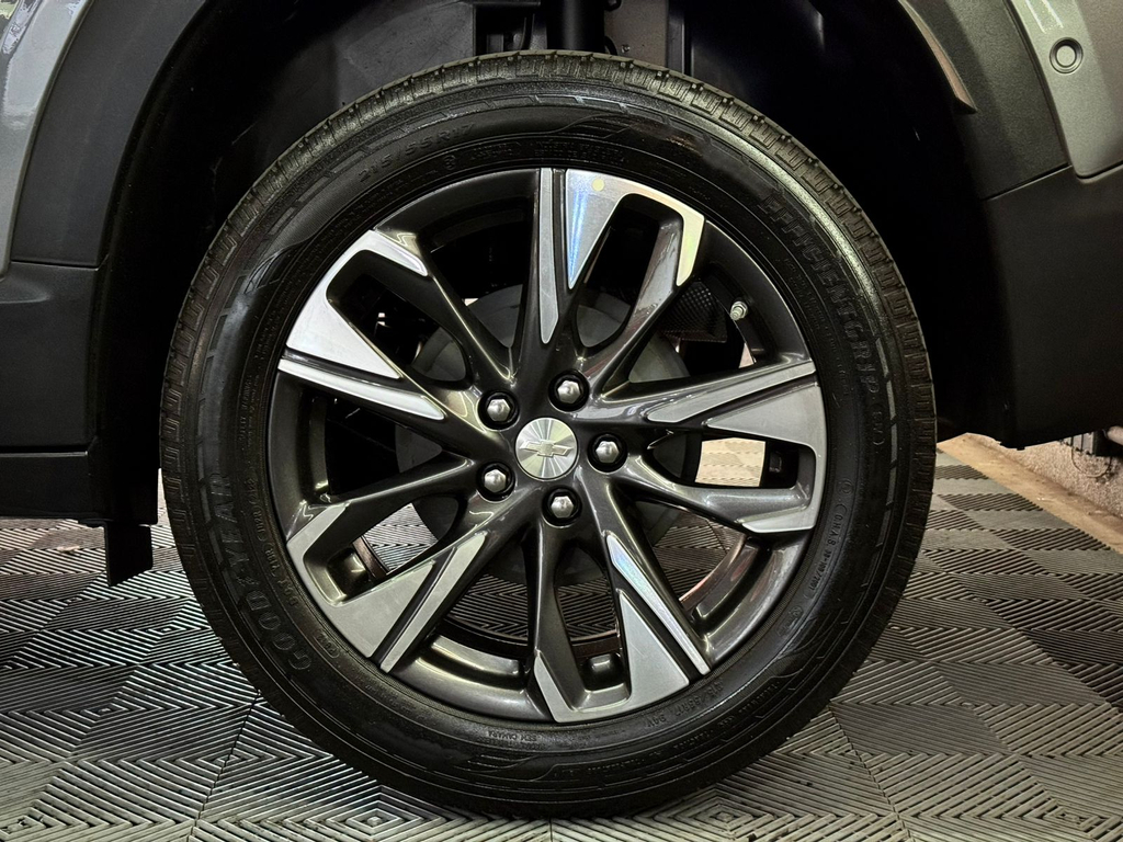 Chevrolet Tracker Cinza