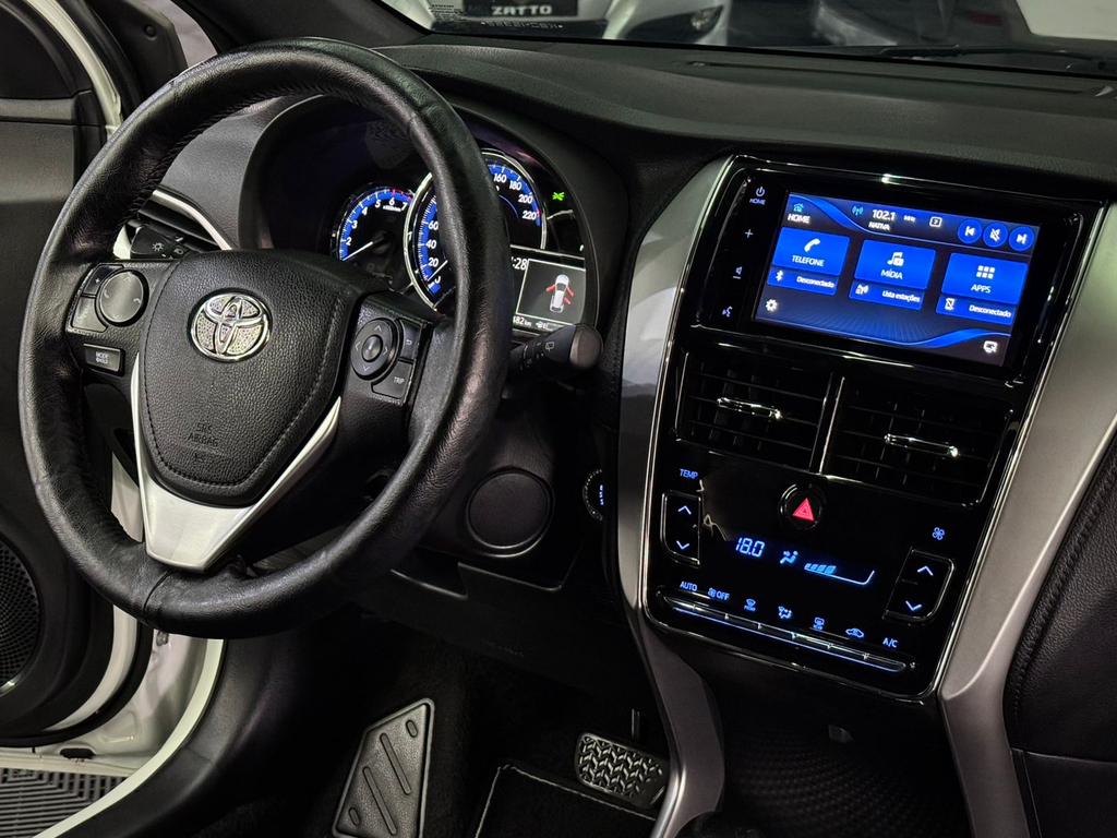 Toyota Yaris Hatch Branco