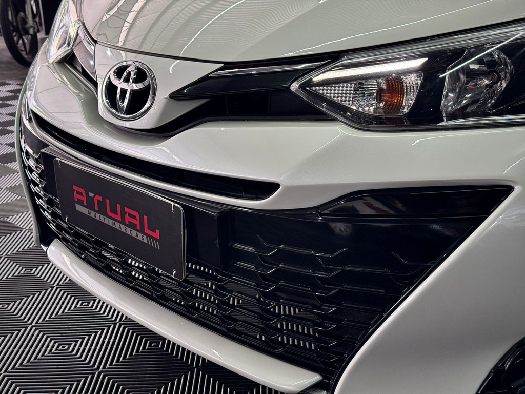 Toyota Yaris Hatch Branco