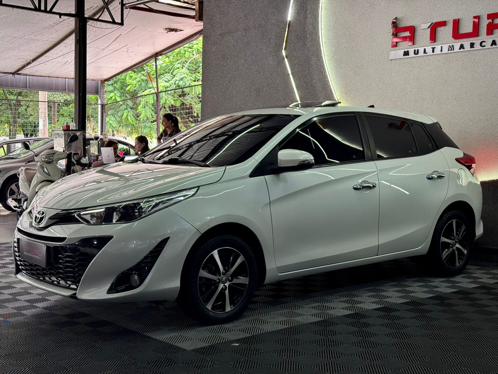 Toyota Yaris Hatch Branco