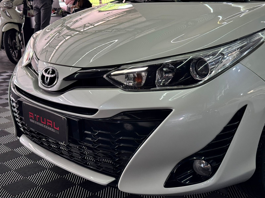 Toyota Yaris Hatch Branco