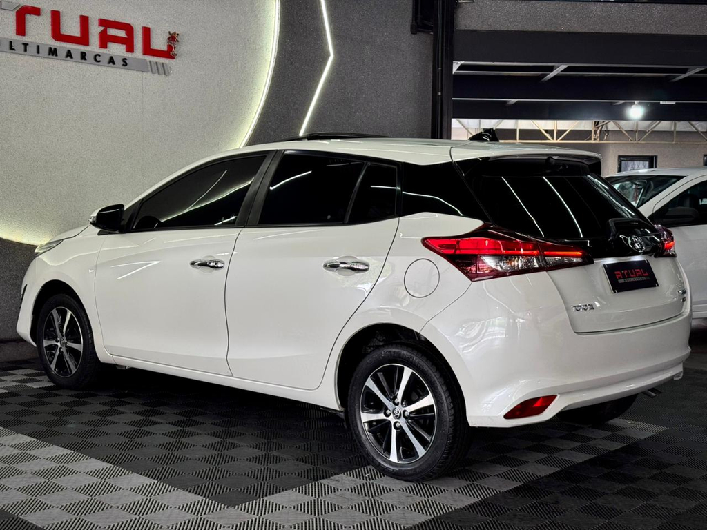 Toyota Yaris Hatch Branco