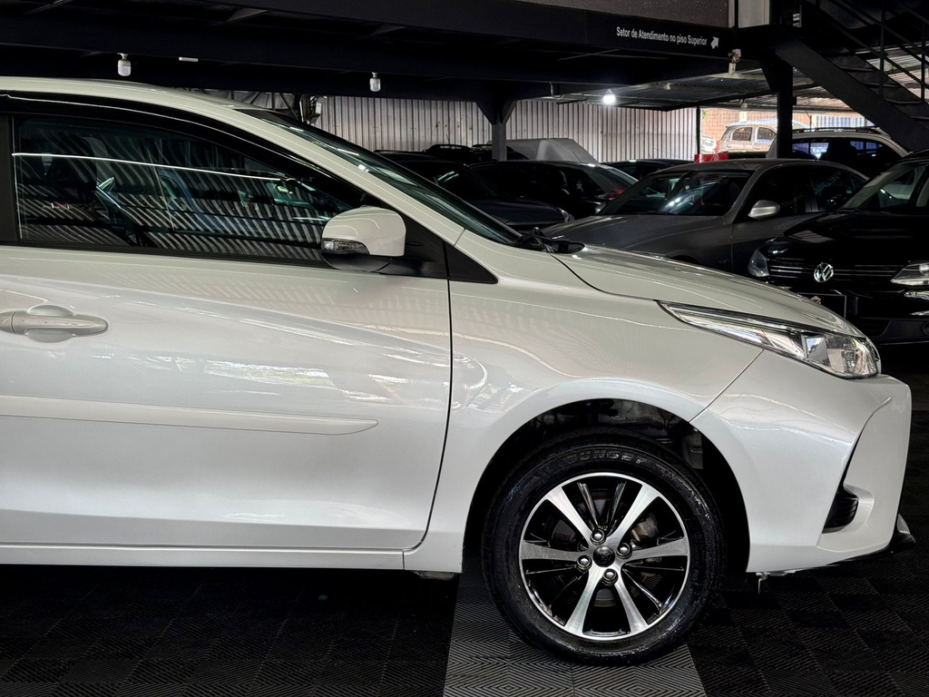 Toyota Yaris Sedan Branco