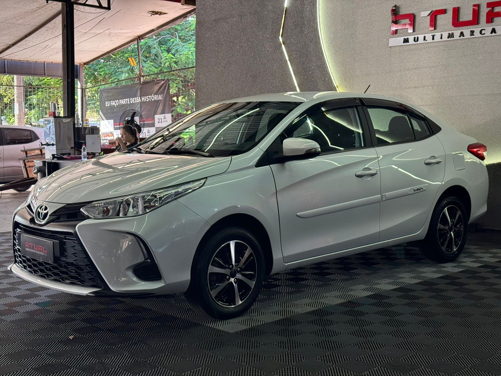 Toyota Yaris Sedan Branco