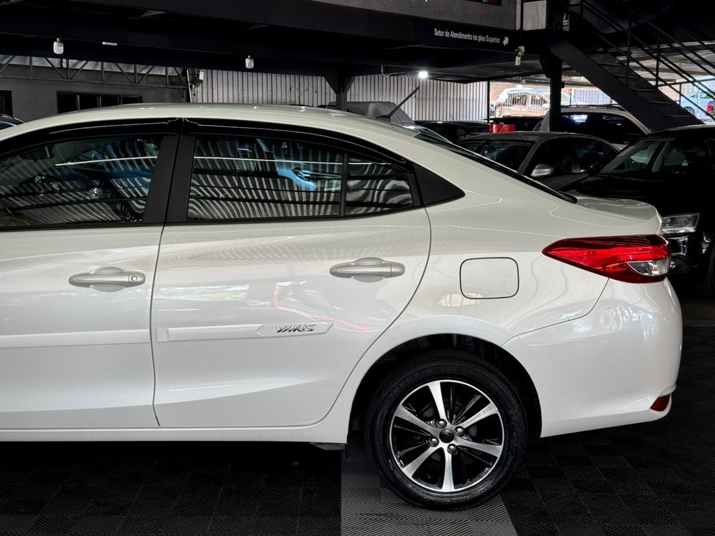 Toyota Yaris Sedan Branco