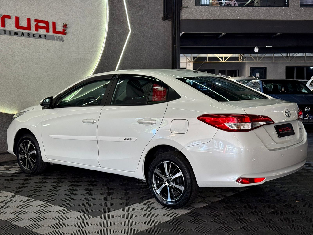 Toyota Yaris Sedan Branco