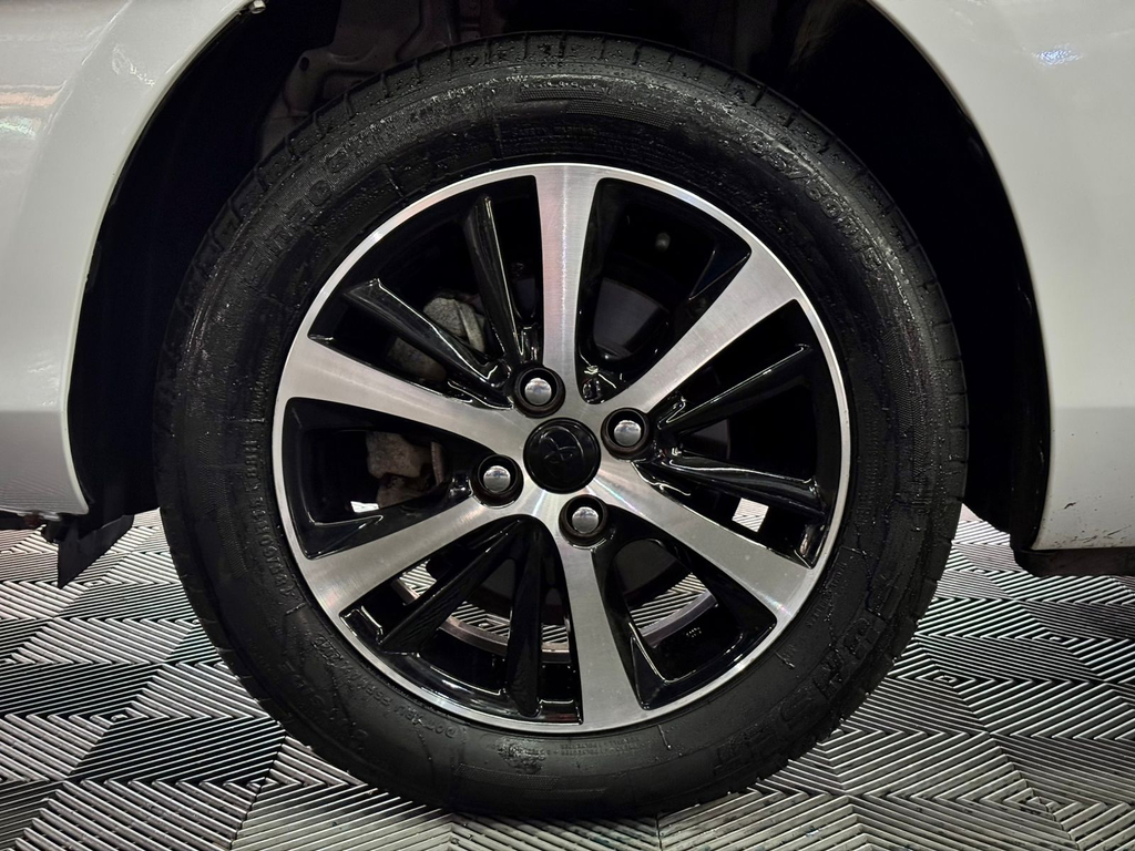 Toyota Yaris Sedan Branco
