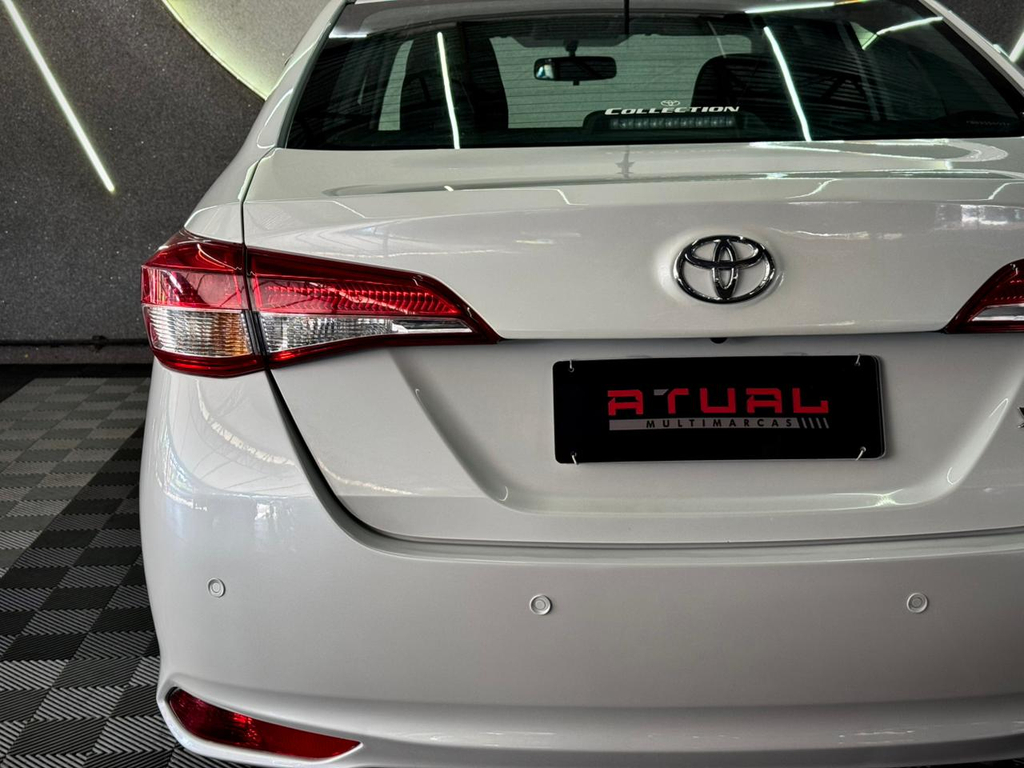 Toyota Yaris Sedan Branco