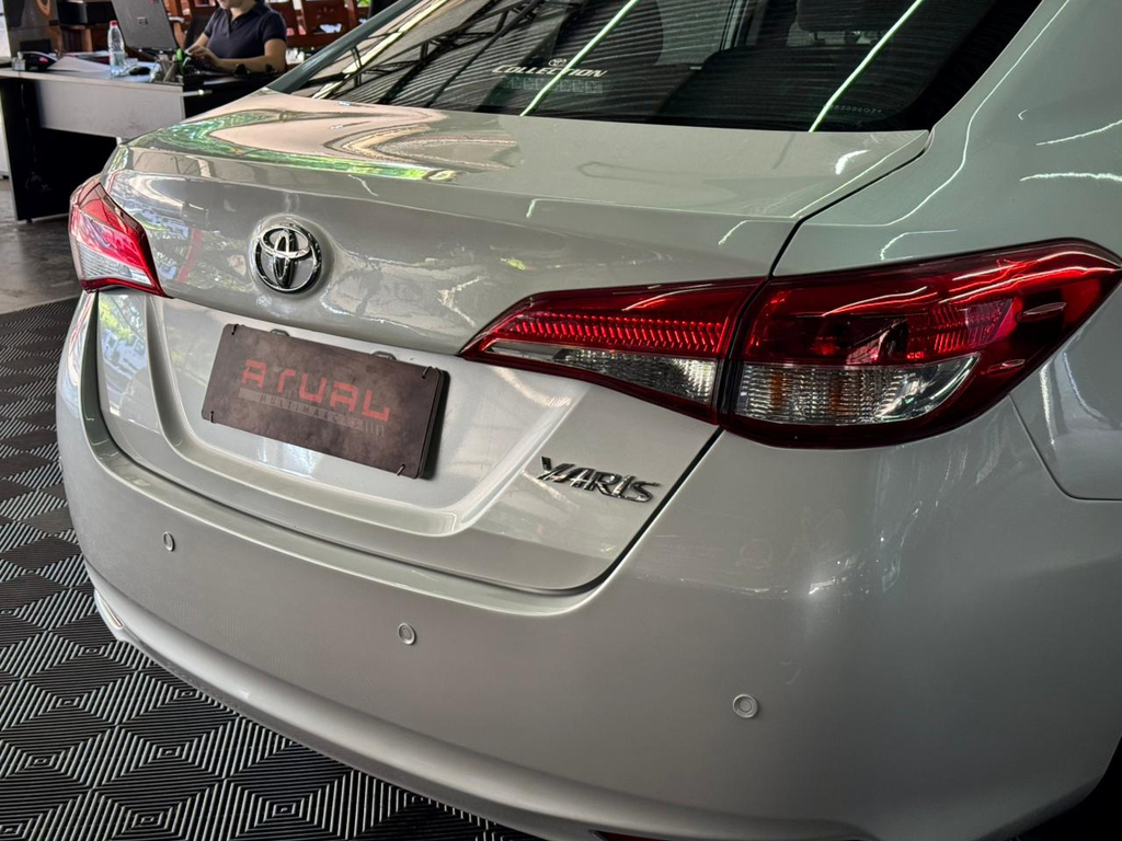 Toyota Yaris Sedan Branco
