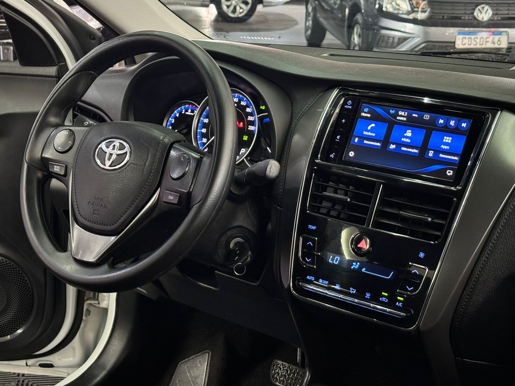 Toyota Yaris Sedan Branco