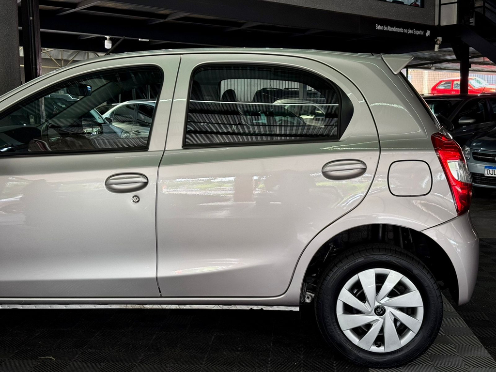Toyota ETIOS Prata