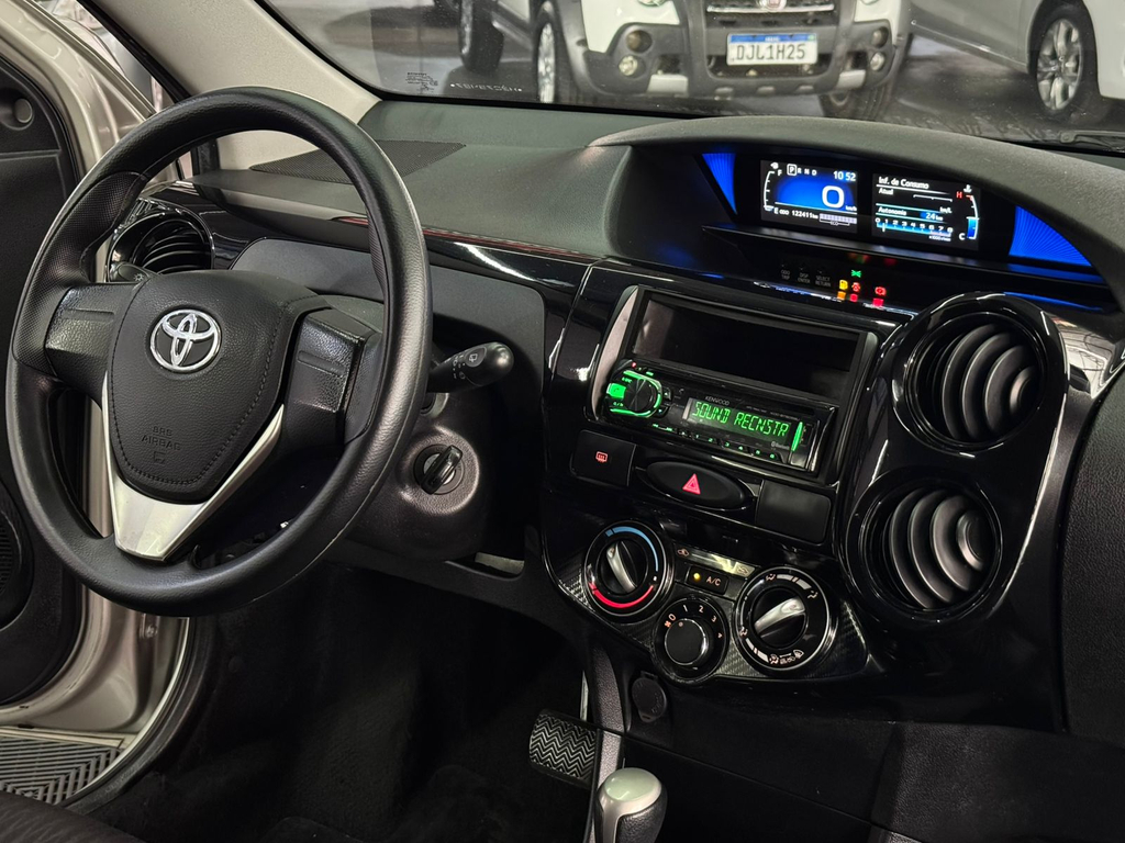 Toyota ETIOS Prata