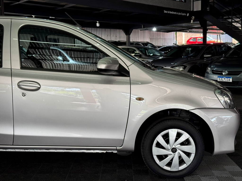 Toyota ETIOS Prata