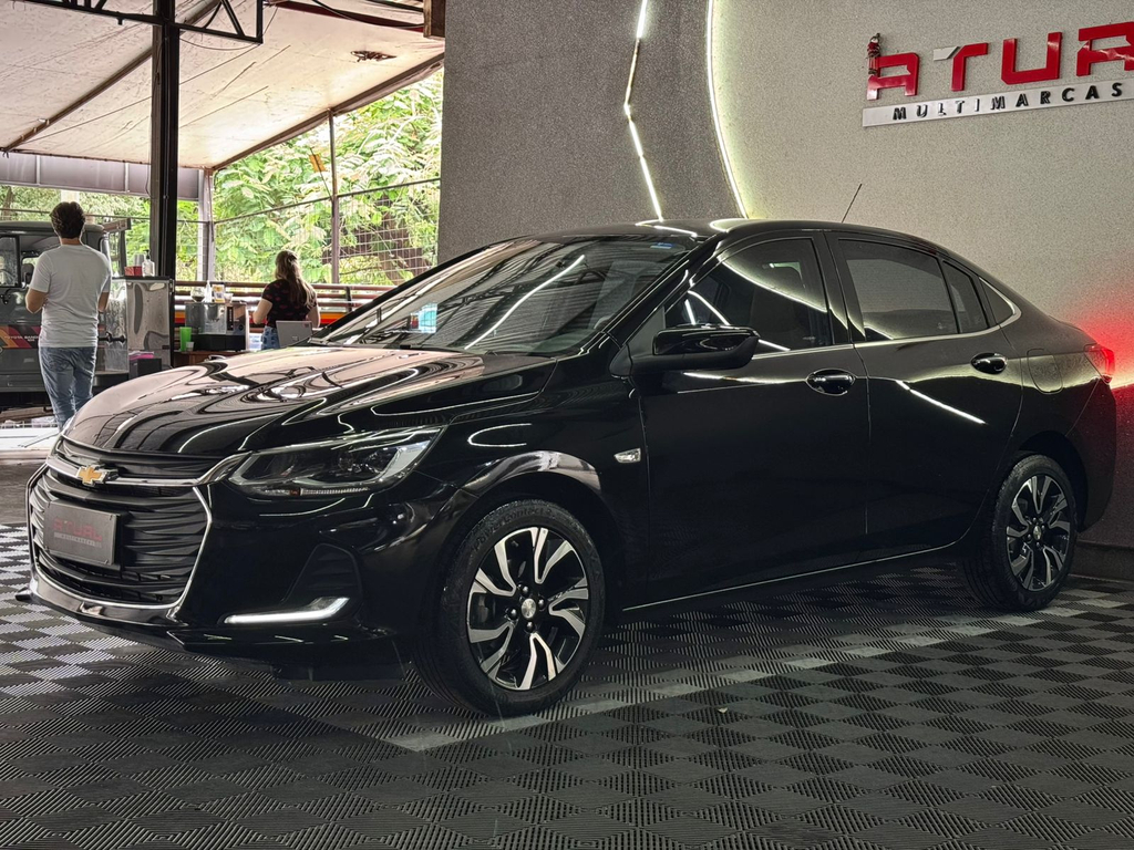 Chevrolet Onix Sedan Preto