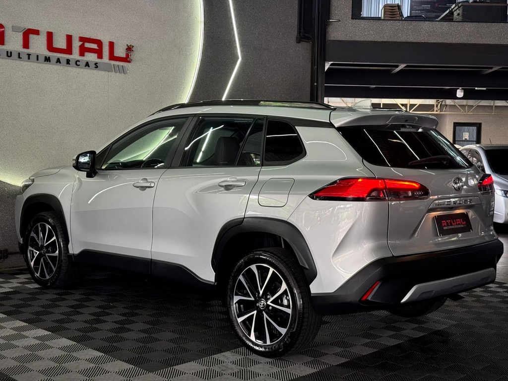 Toyota Corolla Cross Prata