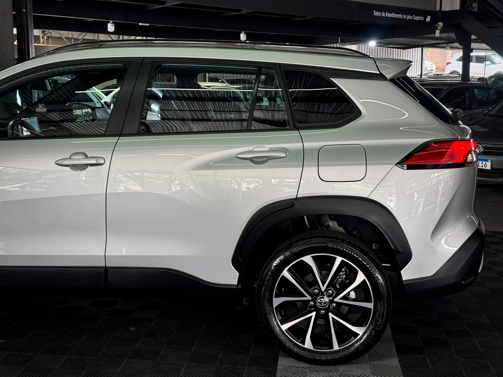 Toyota Corolla Cross Prata