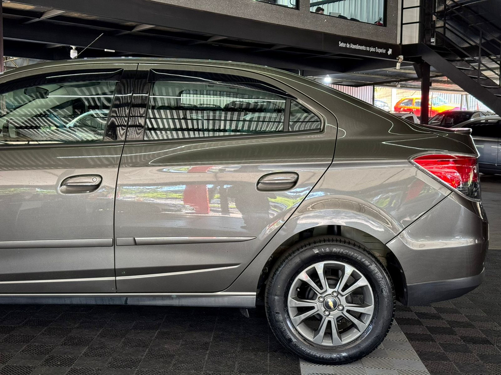 Chevrolet Prisma Cinza