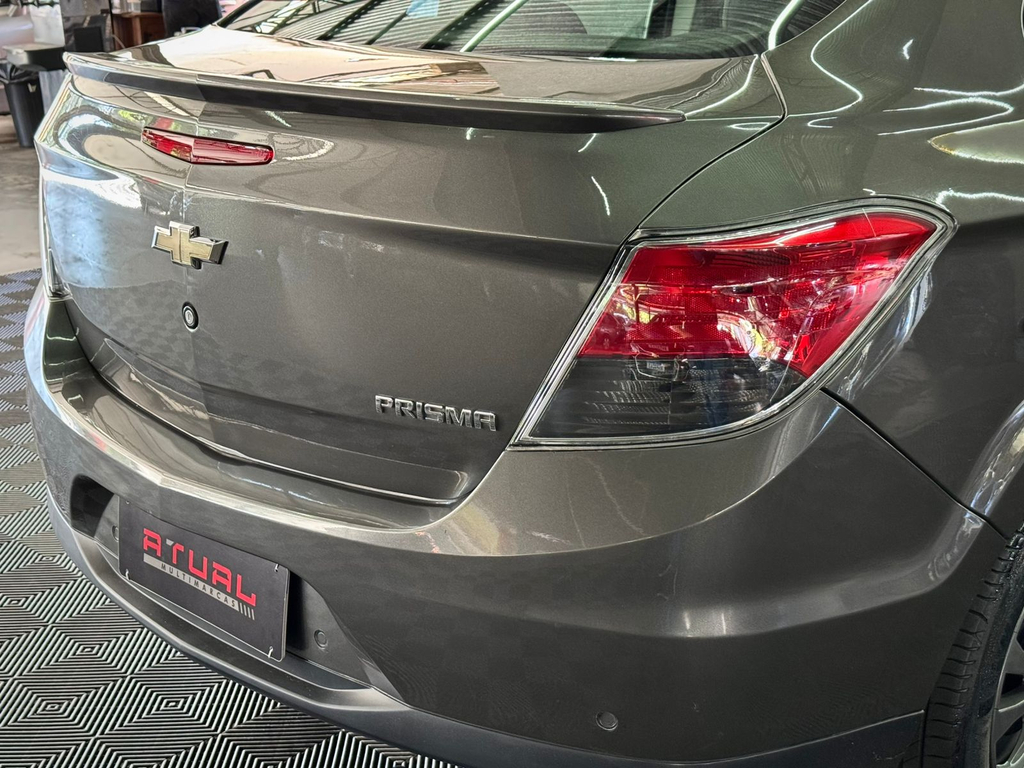 Chevrolet Prisma Cinza