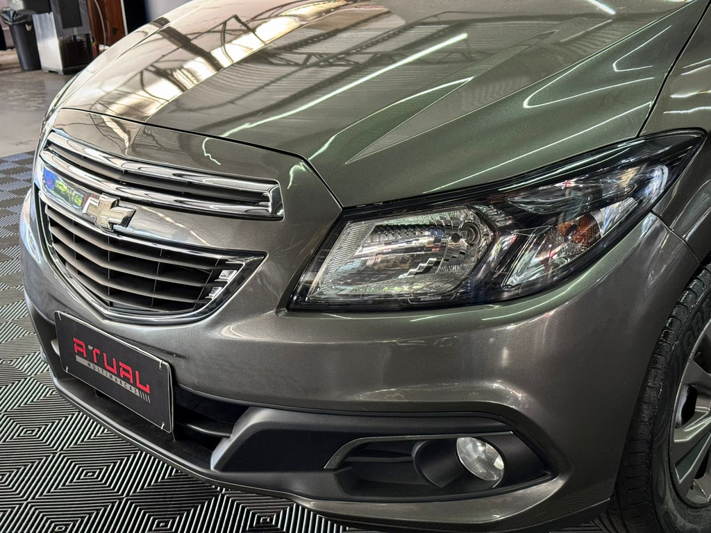 Chevrolet Prisma Cinza