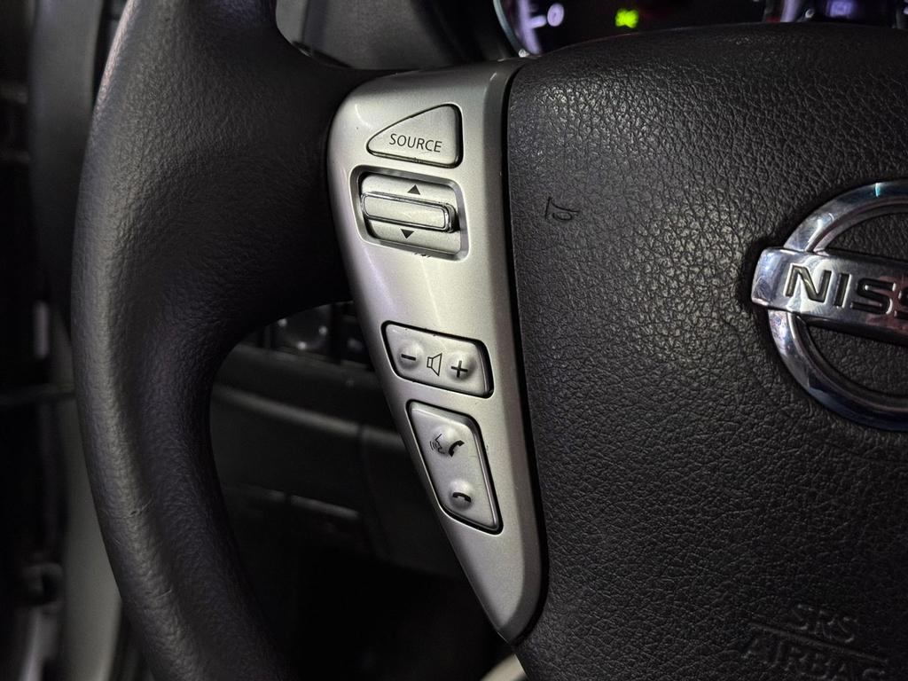 Nissan Versa Prata