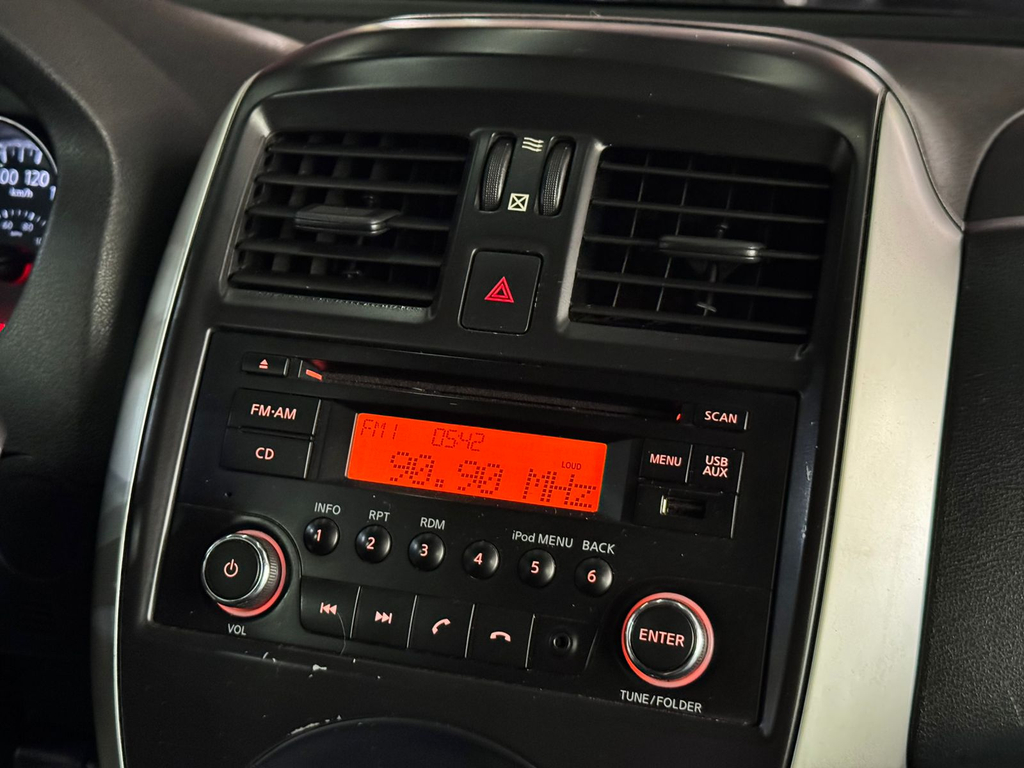 Nissan Versa Prata