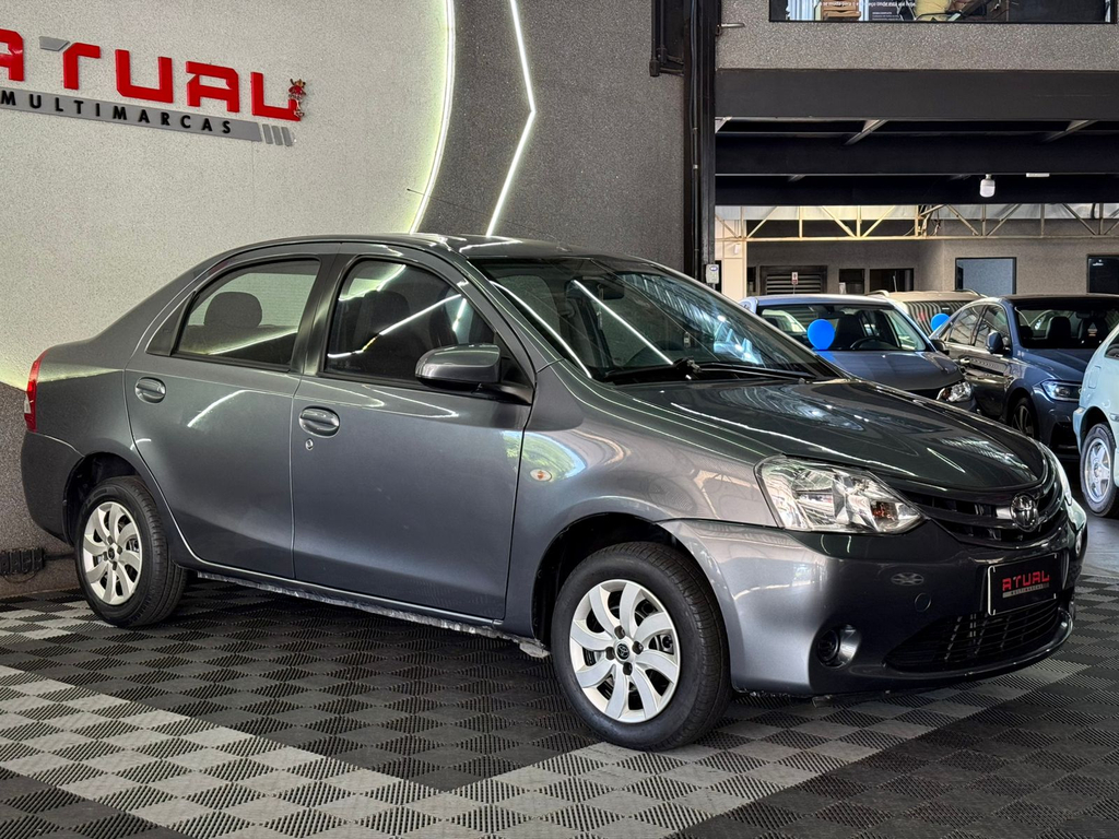 Toyota ETIOS Cinza