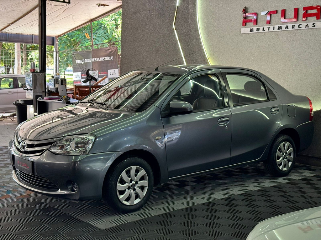 Toyota ETIOS Cinza