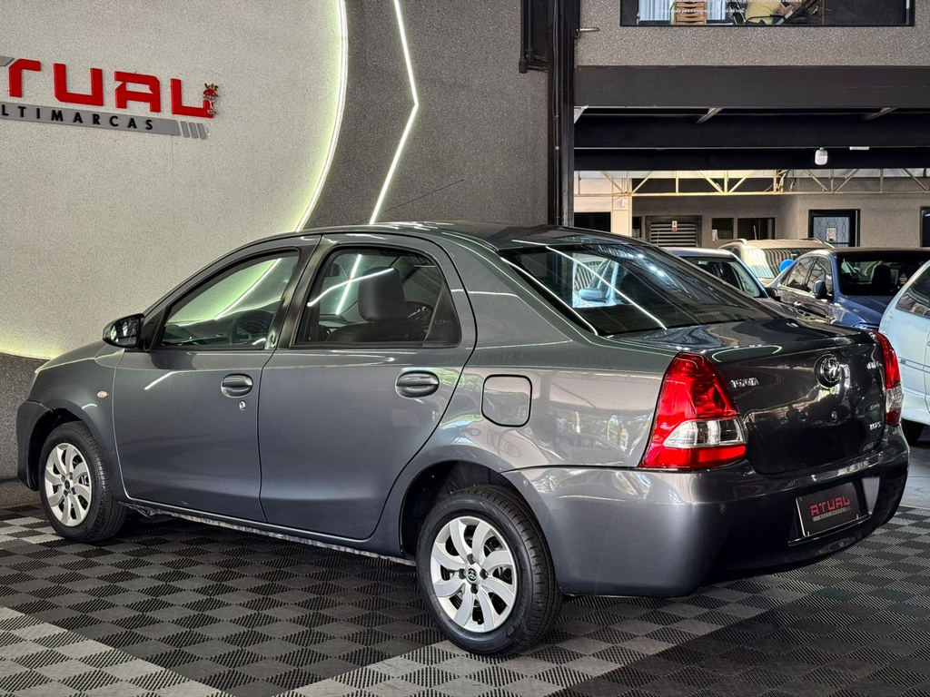 Toyota ETIOS Cinza