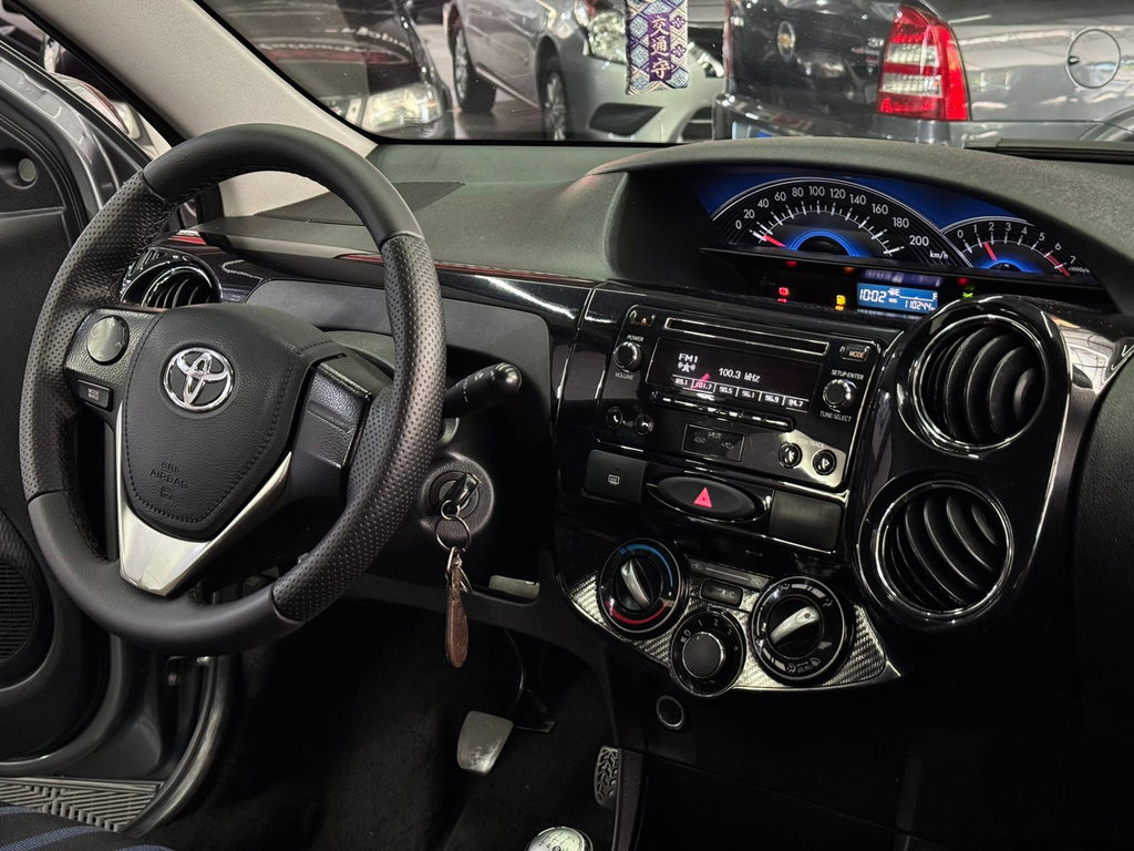 Toyota ETIOS Cinza