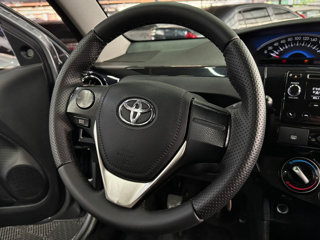 Toyota ETIOS Cinza