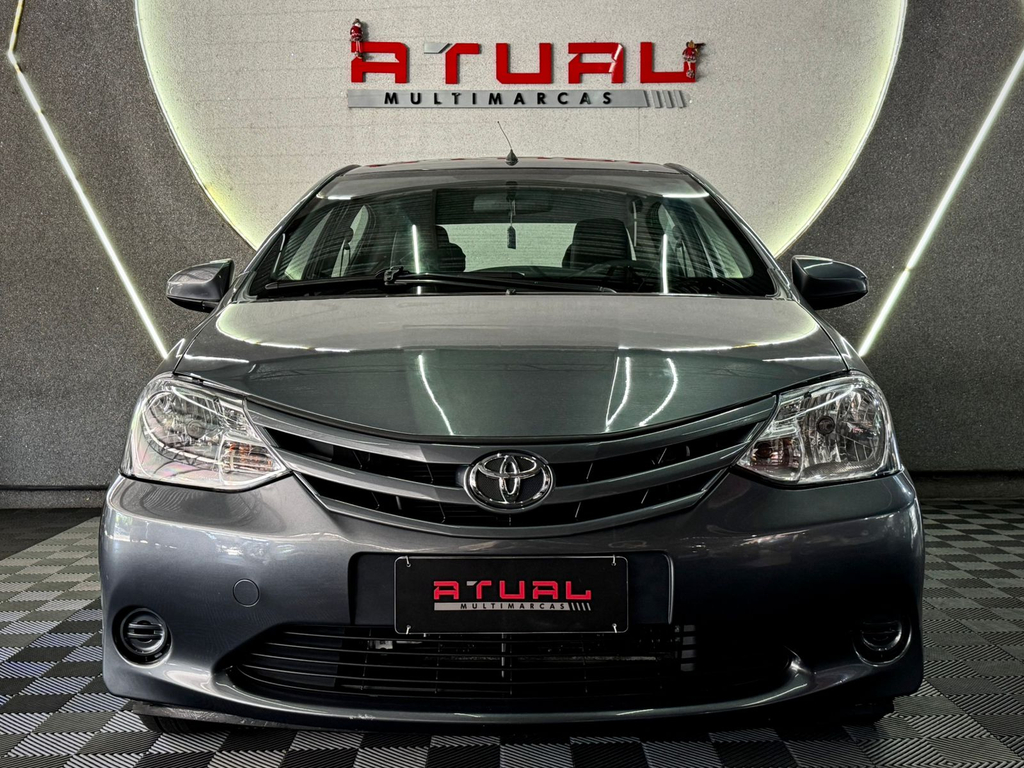 Toyota ETIOS Cinza
