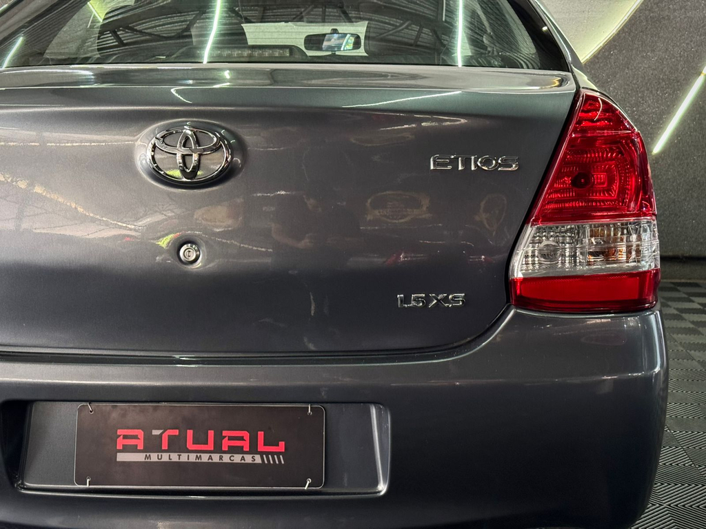 Toyota ETIOS Cinza