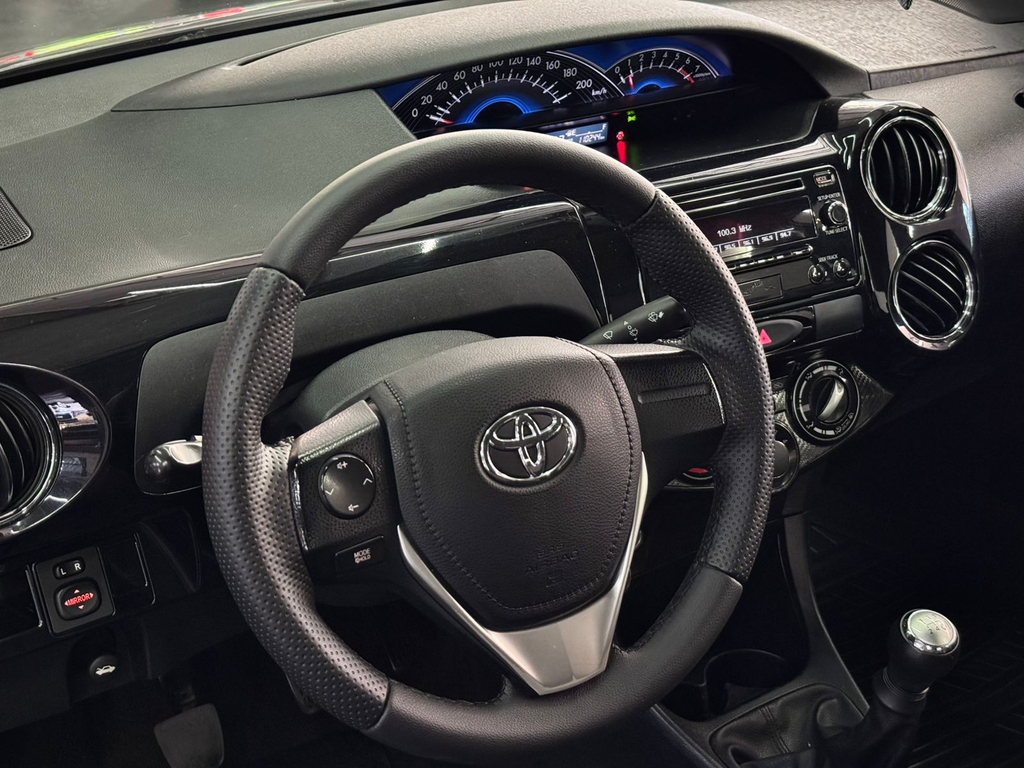 Toyota ETIOS Cinza