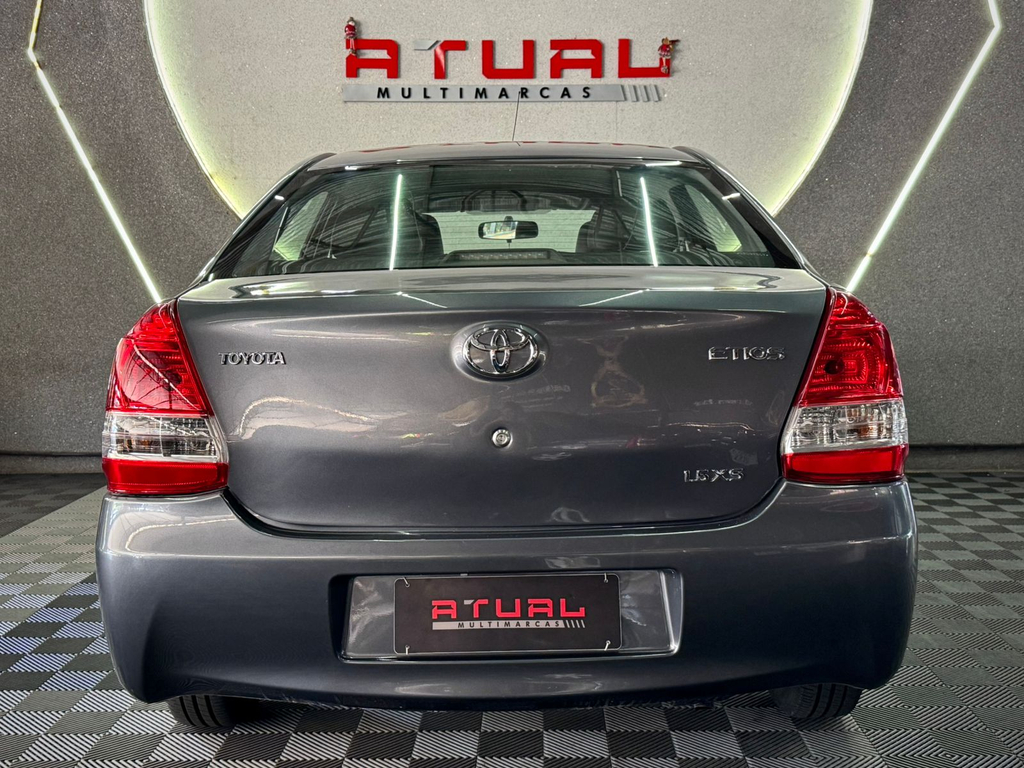 Toyota ETIOS Cinza